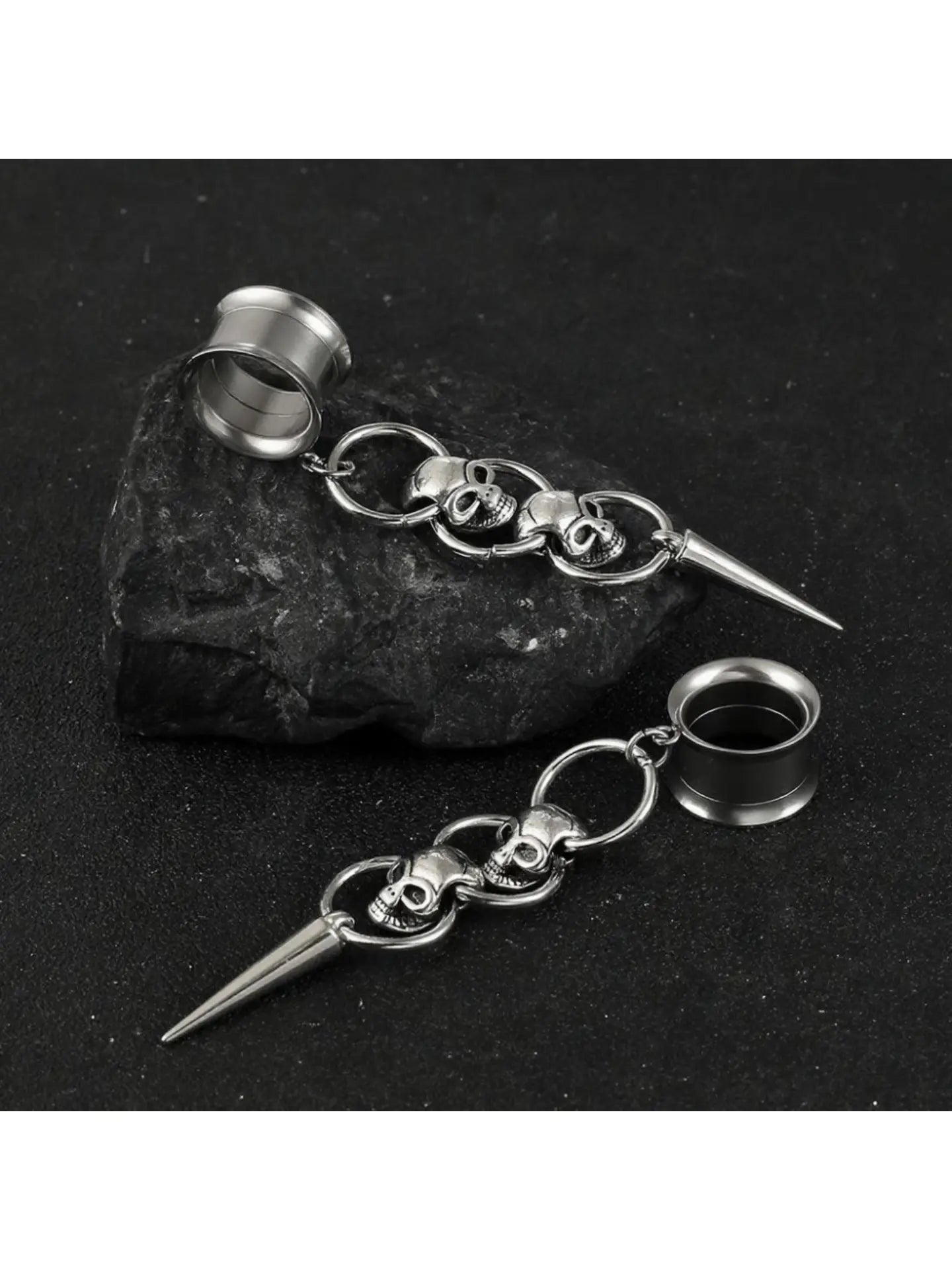 🖤 Boucles d'oreilles tunnel à triple pointe en forme de crâne