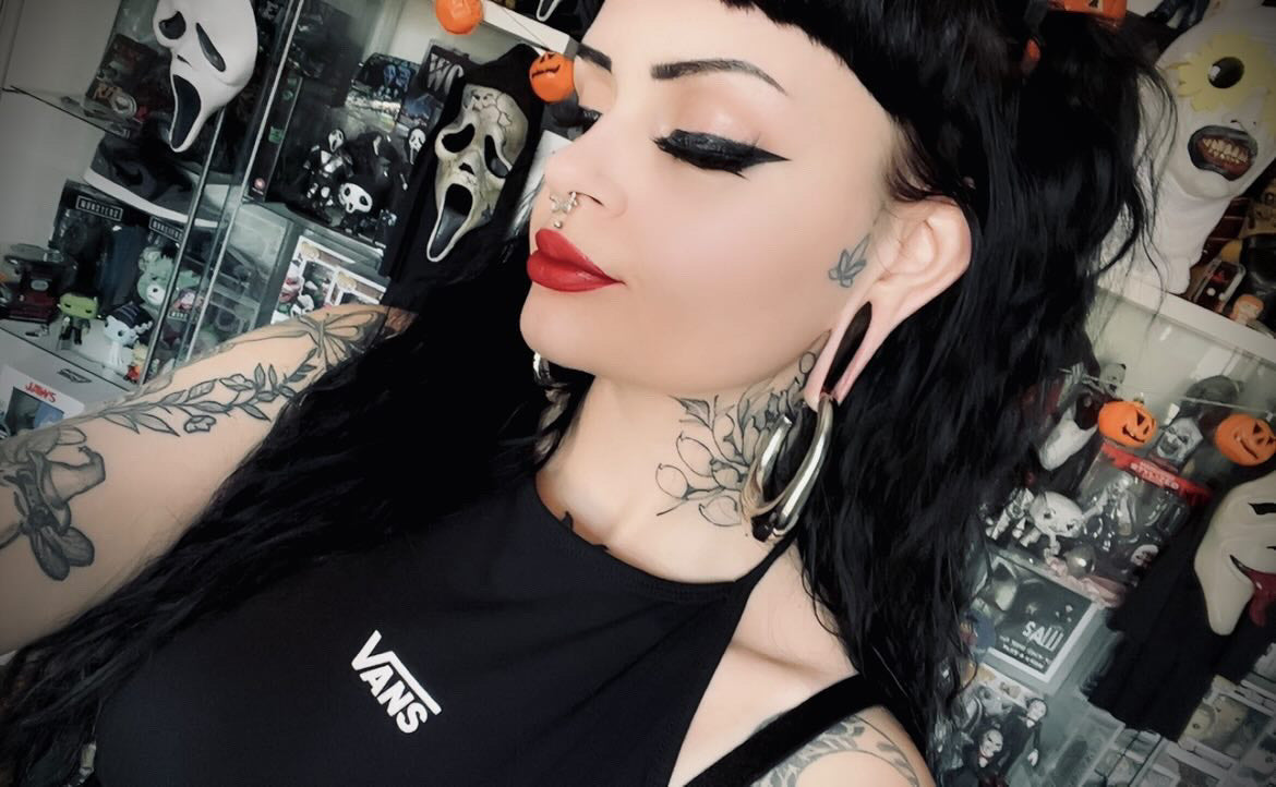 The Ultimate Guide to Stretched Ear Jewelry: Plugs, Gauges, Tunnels & Punk Style with PunkPlugs