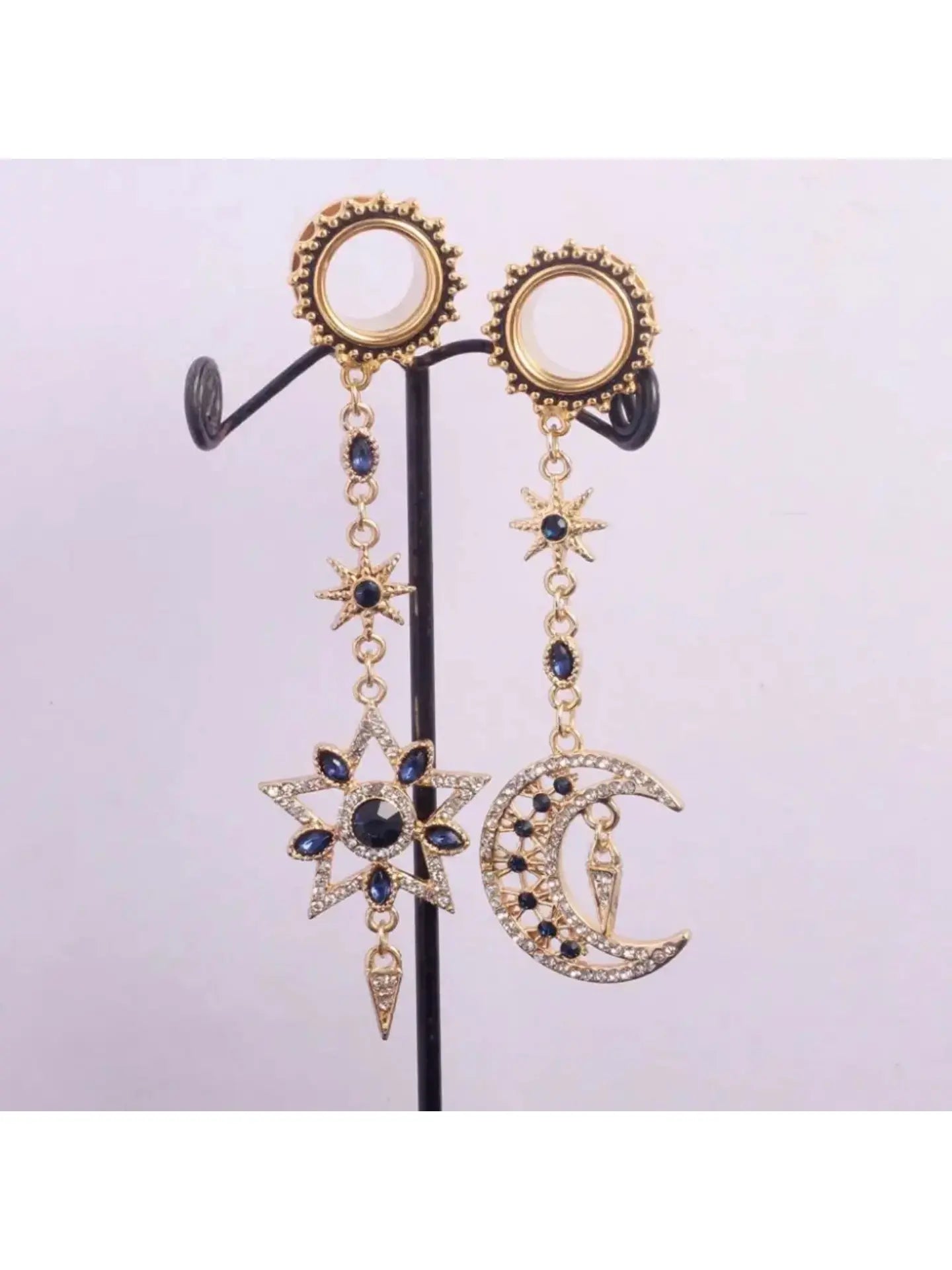 Boucles d'oreilles tunnel pendantes célestes – Motif soleil, lune et étoile 🌙